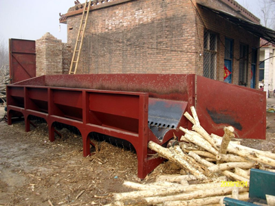 Toothed roll peeling machine